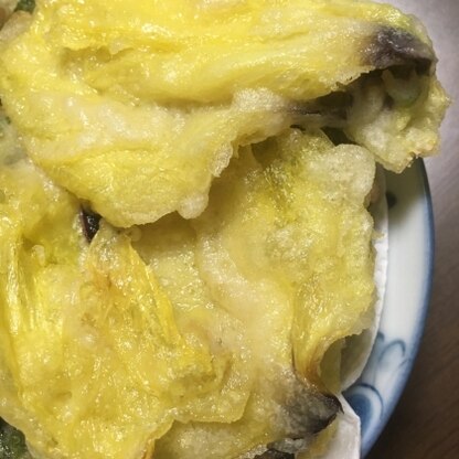 天ぷら粉ではなく小麦粉を使って揚げても美味しいですね。